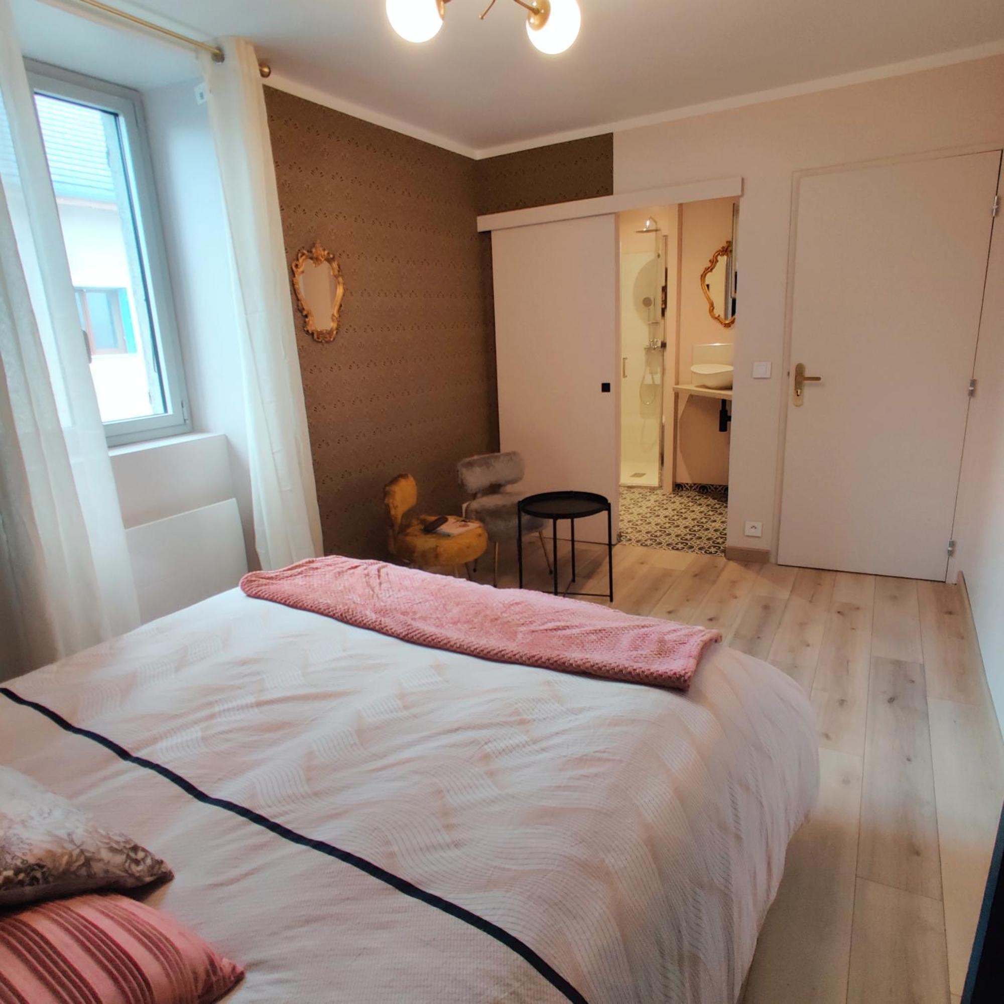Hotel Au Coin Du Chemin Chambéry Zimmer foto